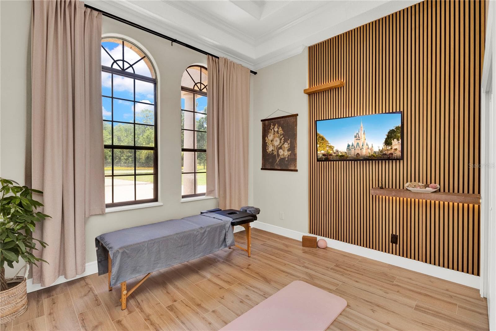 2ND PRIMARY SUITE WITH EN-SUITE - 7720 FICQUETTE RD, WINDERMERE