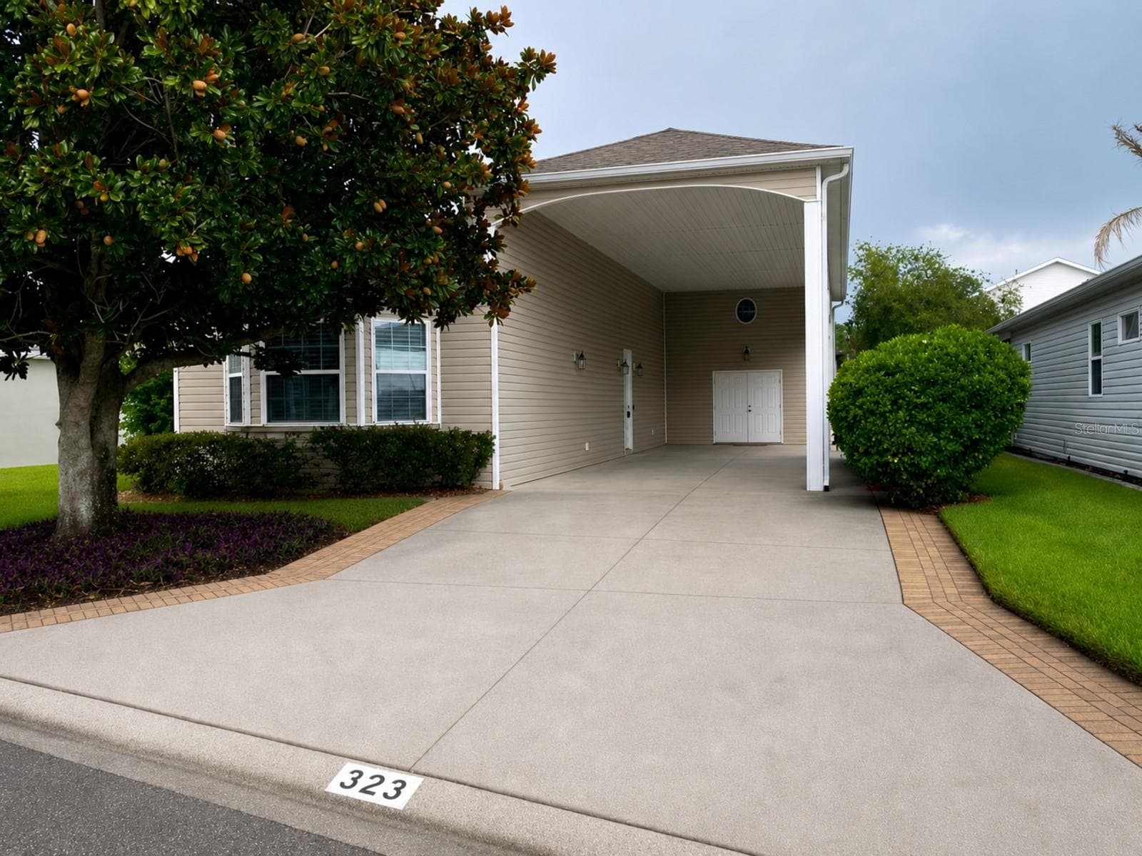 323 TRAVELERS DR