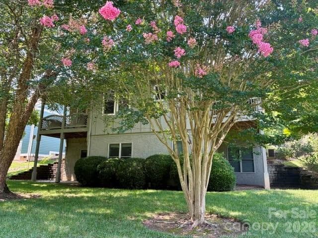 Single Family Residence at Hendersonville, photo 4 of 45