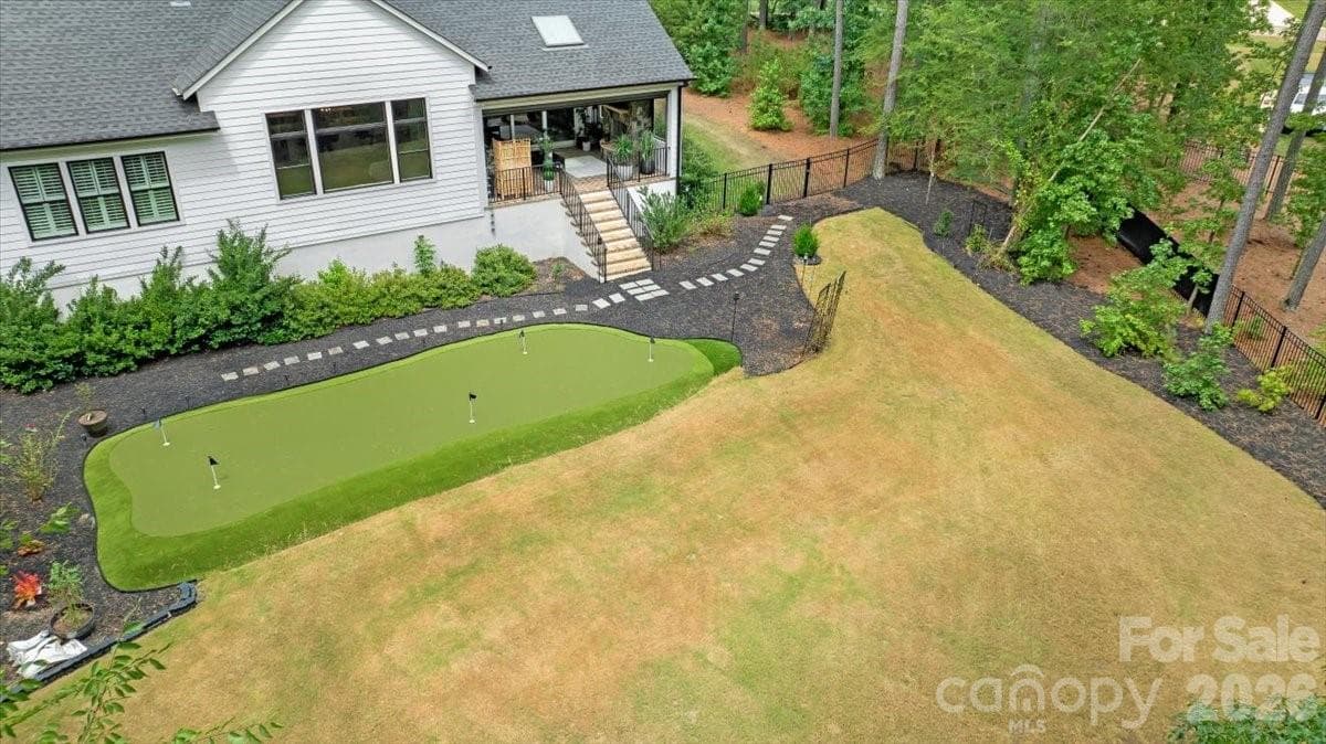 Putting Green - 6321 Chimney Bluff Road, Lancaster