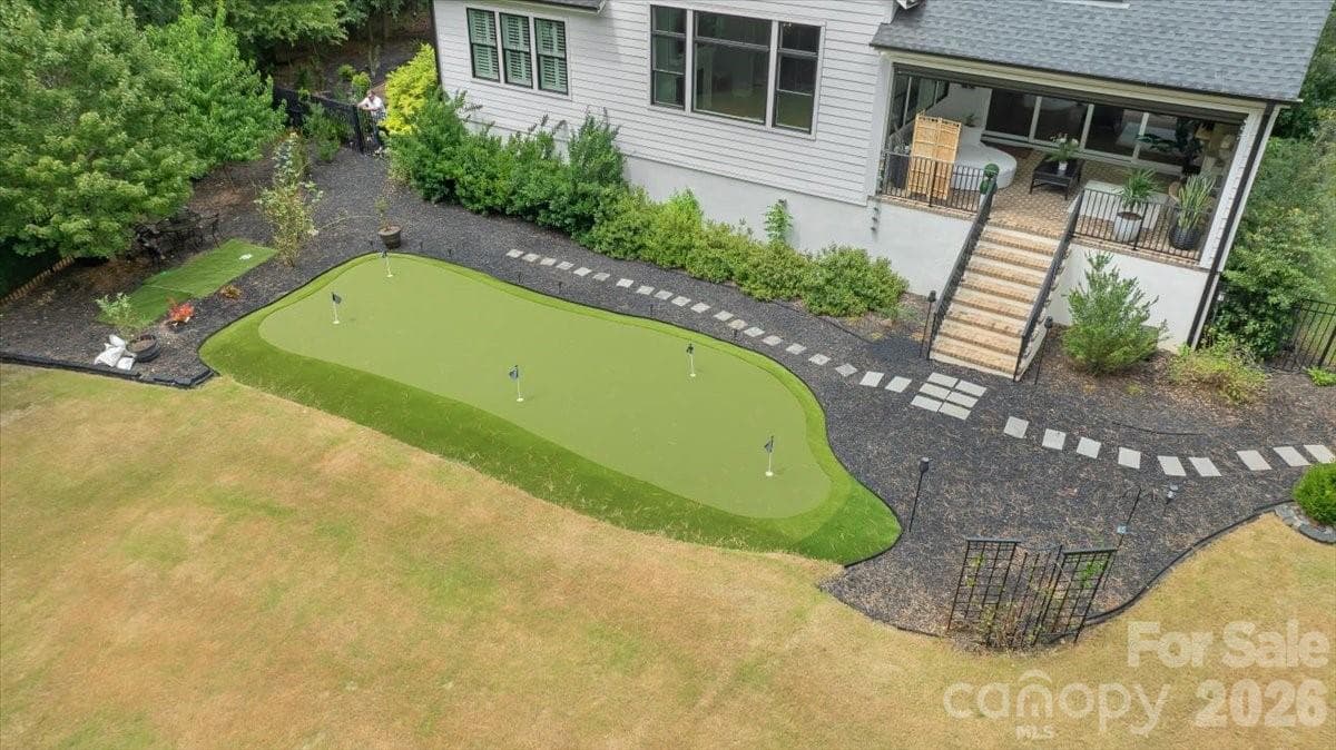 Putting Green - 6321 Chimney Bluff Road, Lancaster