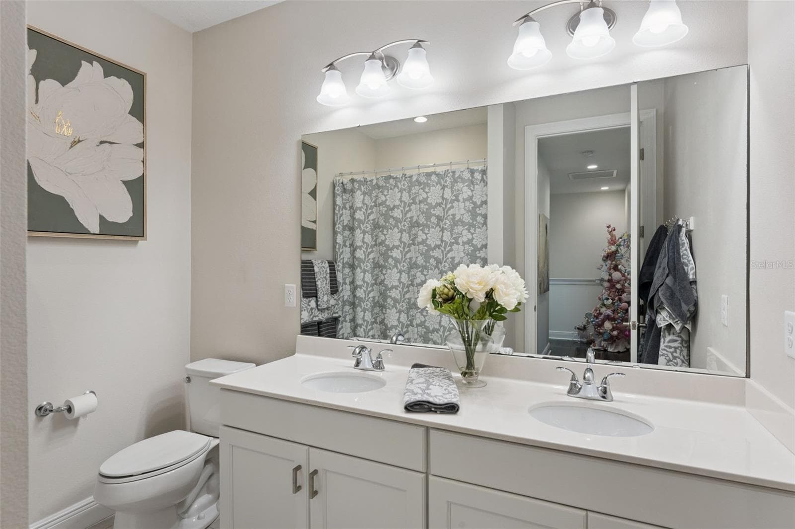 Upstairs Second bathroom - 8932 BISMARCK PALM DR, WINTER GARDEN