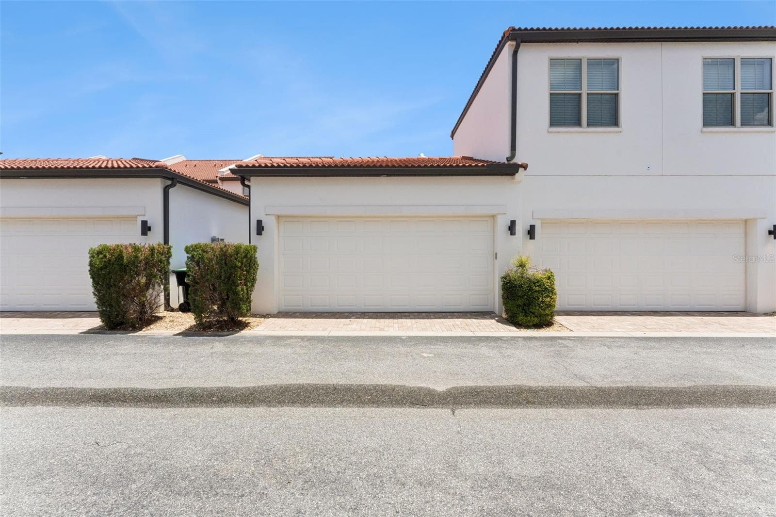 Rear facing garage - 8932 BISMARCK PALM DR, WINTER GARDEN