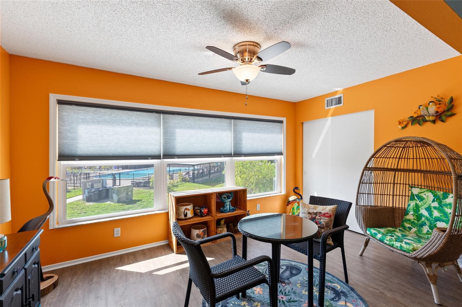 Maximize your living area with this multi-purpose space. Flexibly designed to accommodate a home gym, creative workspace, or quiet library retreat, it’s ready to adapt to whatever your lifestyle demands. - 2259 COSTA RICAN DR #23, CLEARWATER