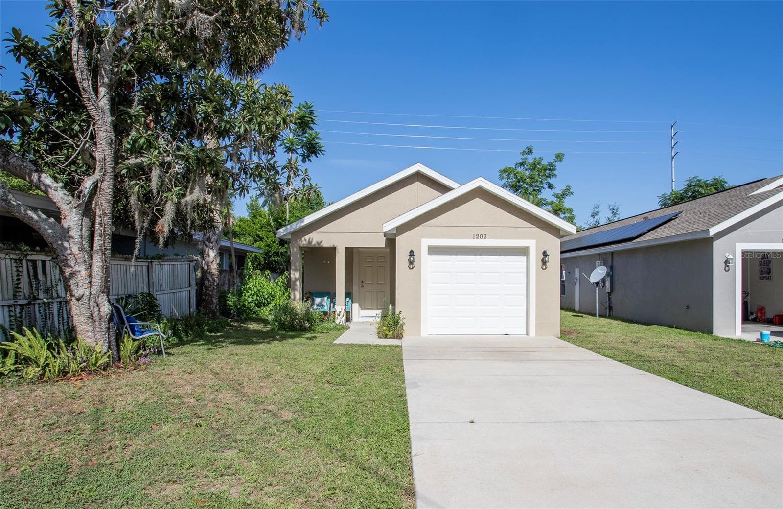 Close to downtown Eustis, shopping and more - 1202 S DEWEY ST, EUSTIS