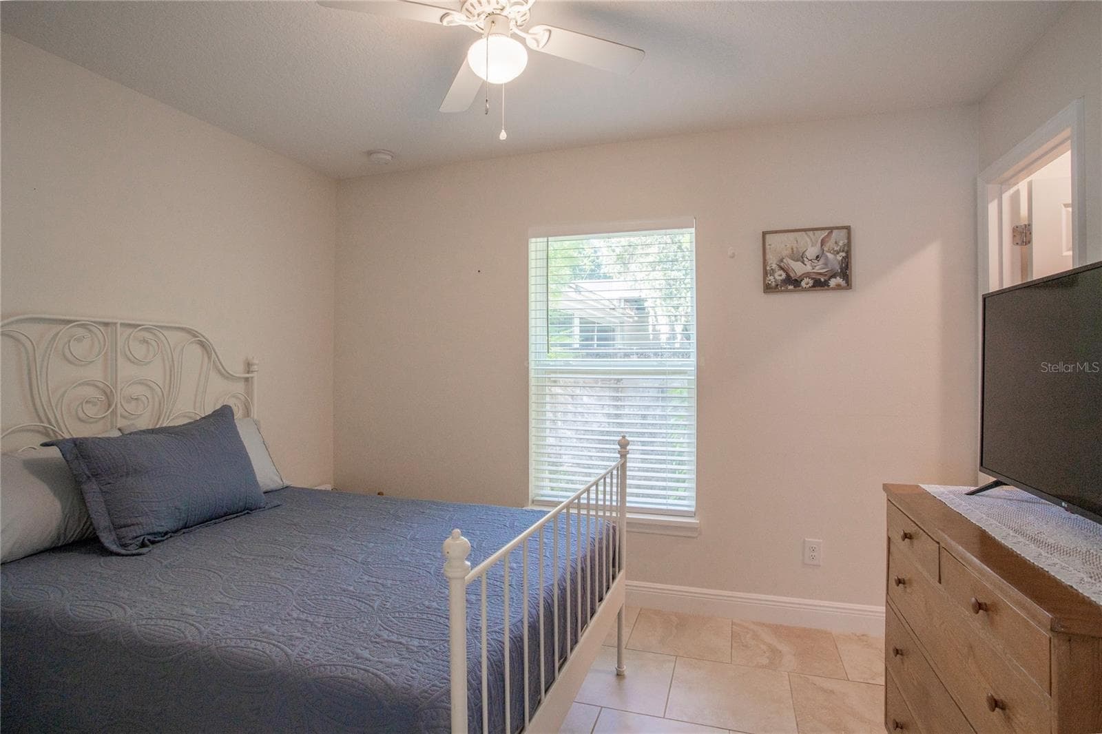 Bedroom 2 with walk-in closet - 1202 S DEWEY ST, EUSTIS