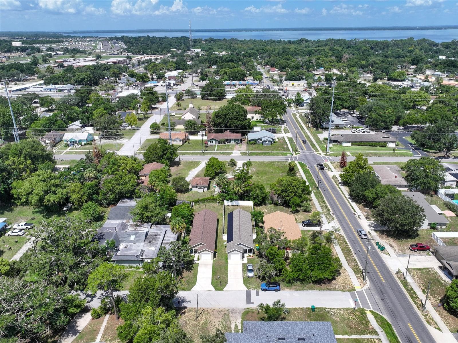 Pictures of Lakeview Ave (Right) and front of house with Lake Eustis in the background - 1202 S DEWEY ST, EUSTIS