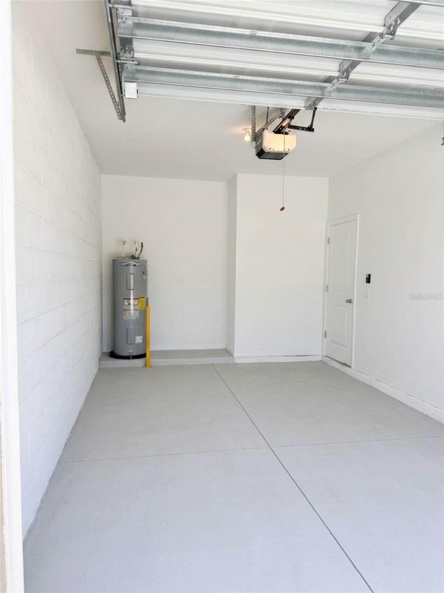 Garage - 5254 DRAGONFLY DR, WILDWOOD