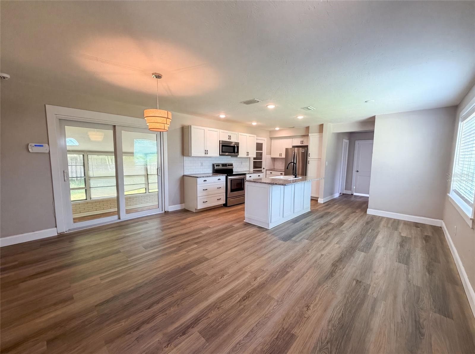Single Family Residence at 1521 W RIVER SHORE WAY, TAMPA, photo 3 of 14