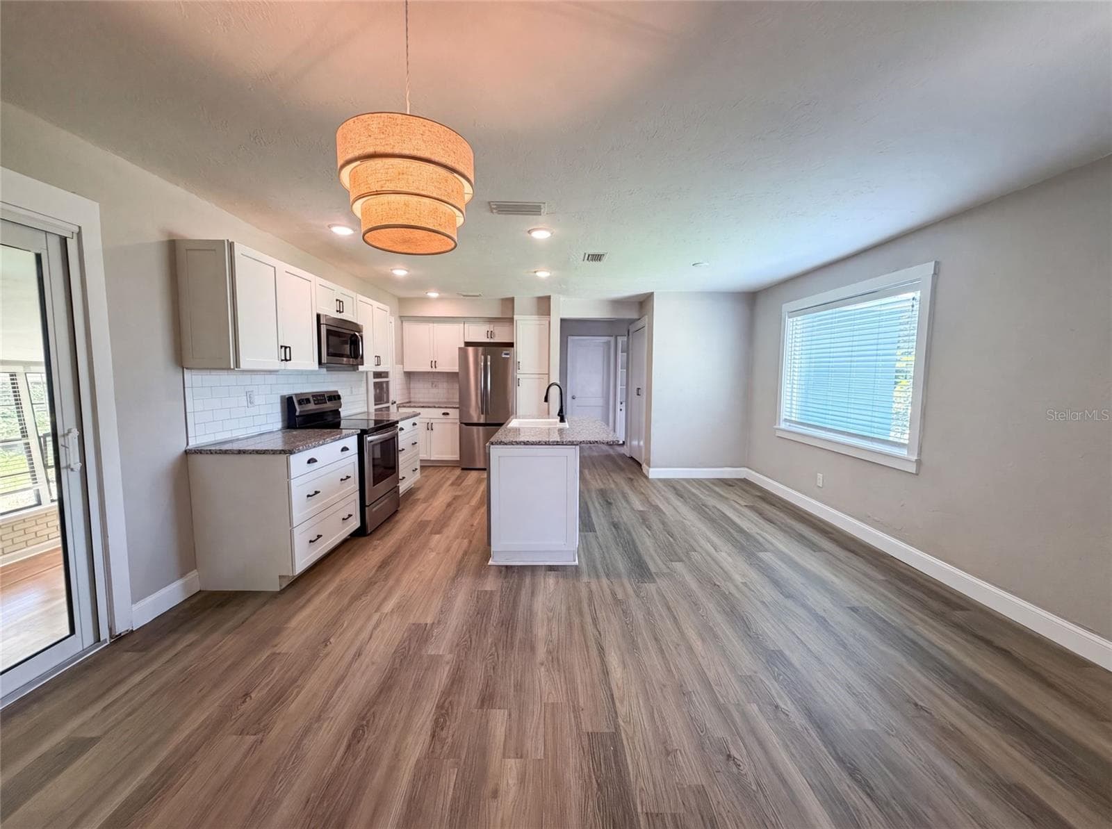 Single Family Residence at 1521 W RIVER SHORE WAY, TAMPA, photo 7 of 14