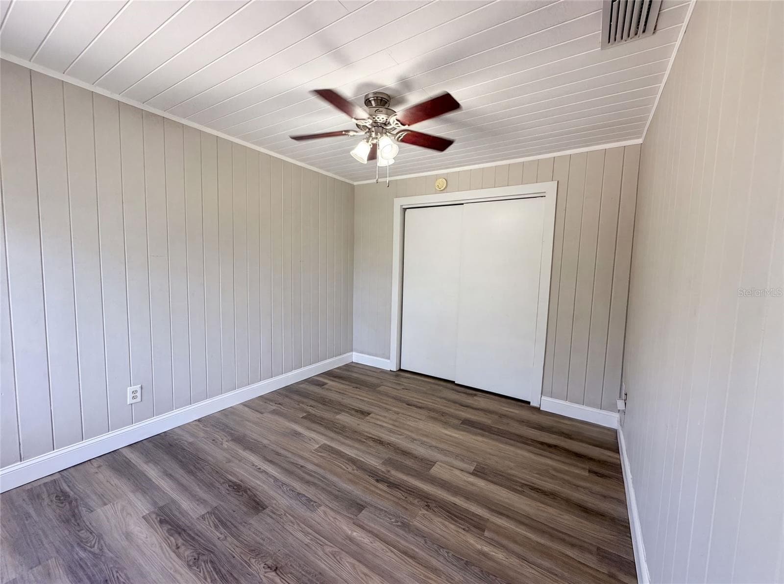 Single Family Residence at 1521 W RIVER SHORE WAY, TAMPA, photo 12 of 14