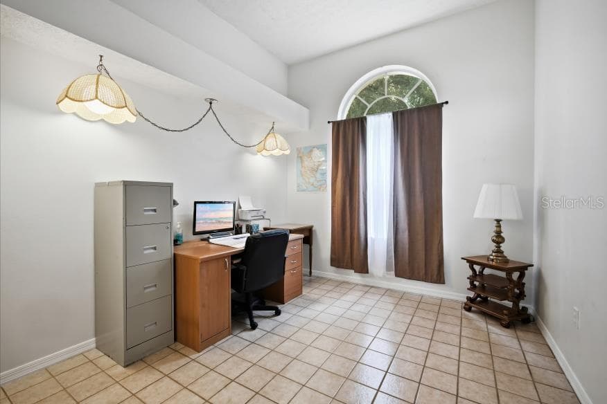 Den/Office - 483 LINCOLN AVE, MASARYKTOWN
