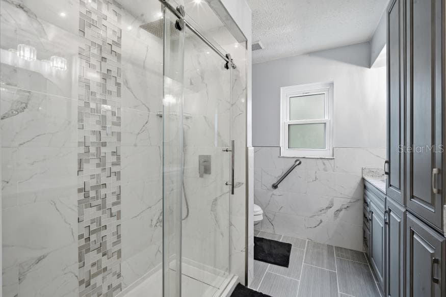 Guest Bathroom - 483 LINCOLN AVE, MASARYKTOWN