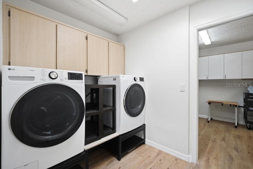 Laundry room with sink - 483 LINCOLN AVE, MASARYKTOWN