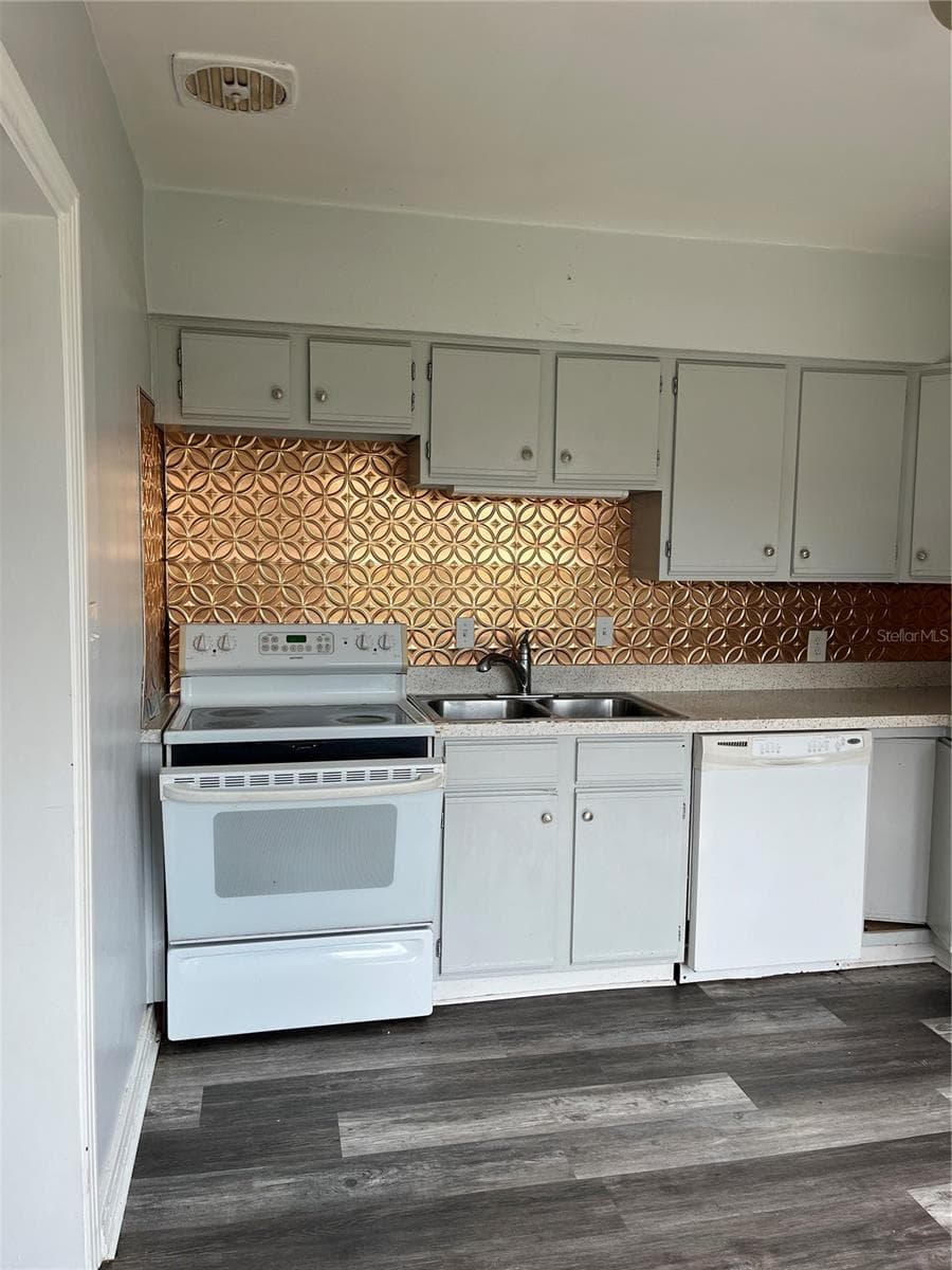 Single Family Residence at 1206 E CANAL ST, MULBERRY, photo 13 of 56