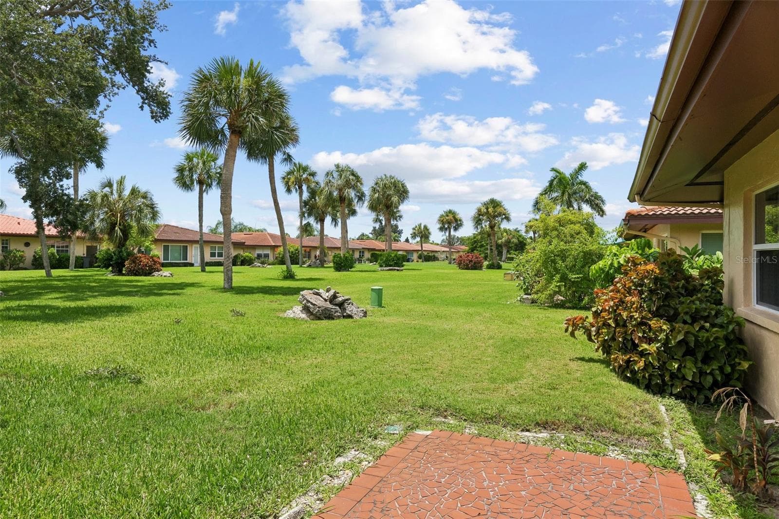 Villa at 3210 CAMBRIDGE AVE, BRADENTON, photo 7 of 38