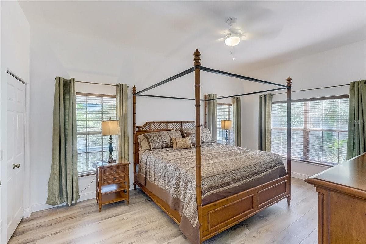 Condominium at 2424 BAY DR #2424/2426, BRADENTON, photo 16 of 29
