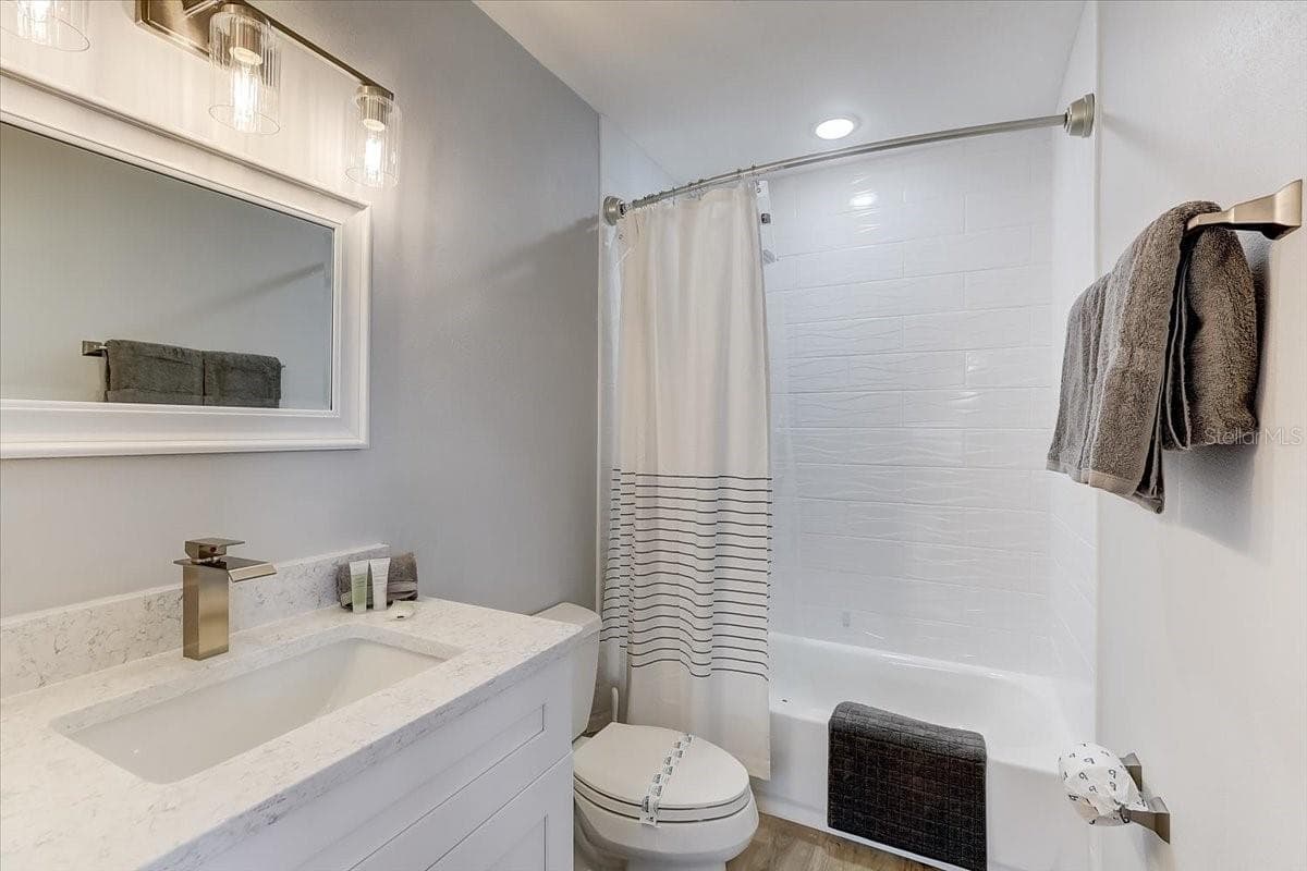 Condominium at 2424 BAY DR #2424/2426, BRADENTON, photo 20 of 29
