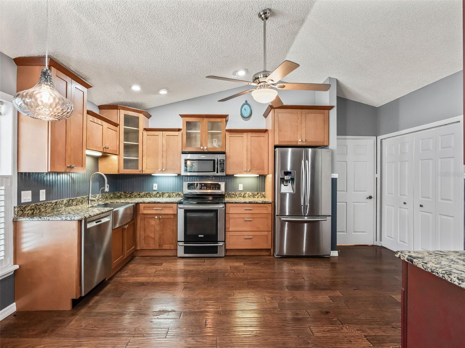 Kitchen w/Maple Wood Cabinets - 17832 SE 115TH CT, SUMMERFIELD
