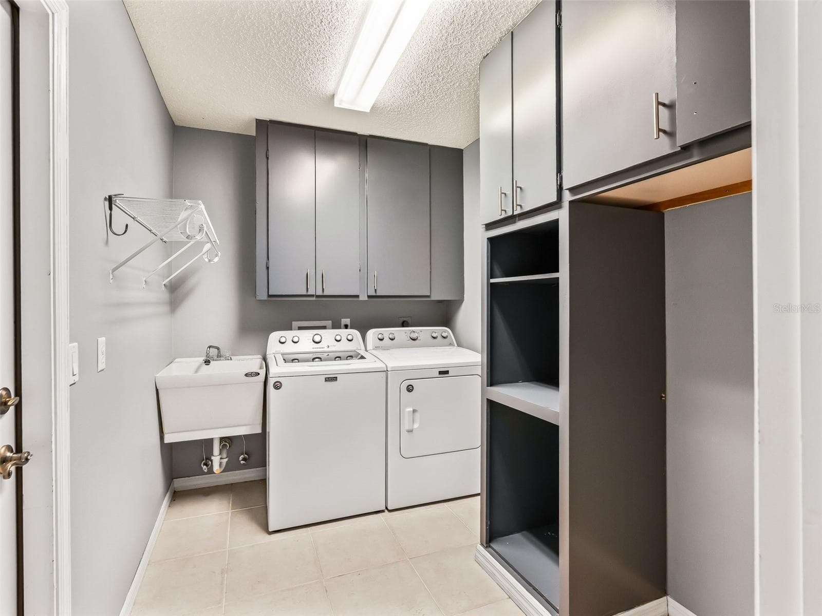 Utility Rm w/Sink & Extra Storage - 17832 SE 115TH CT, SUMMERFIELD
