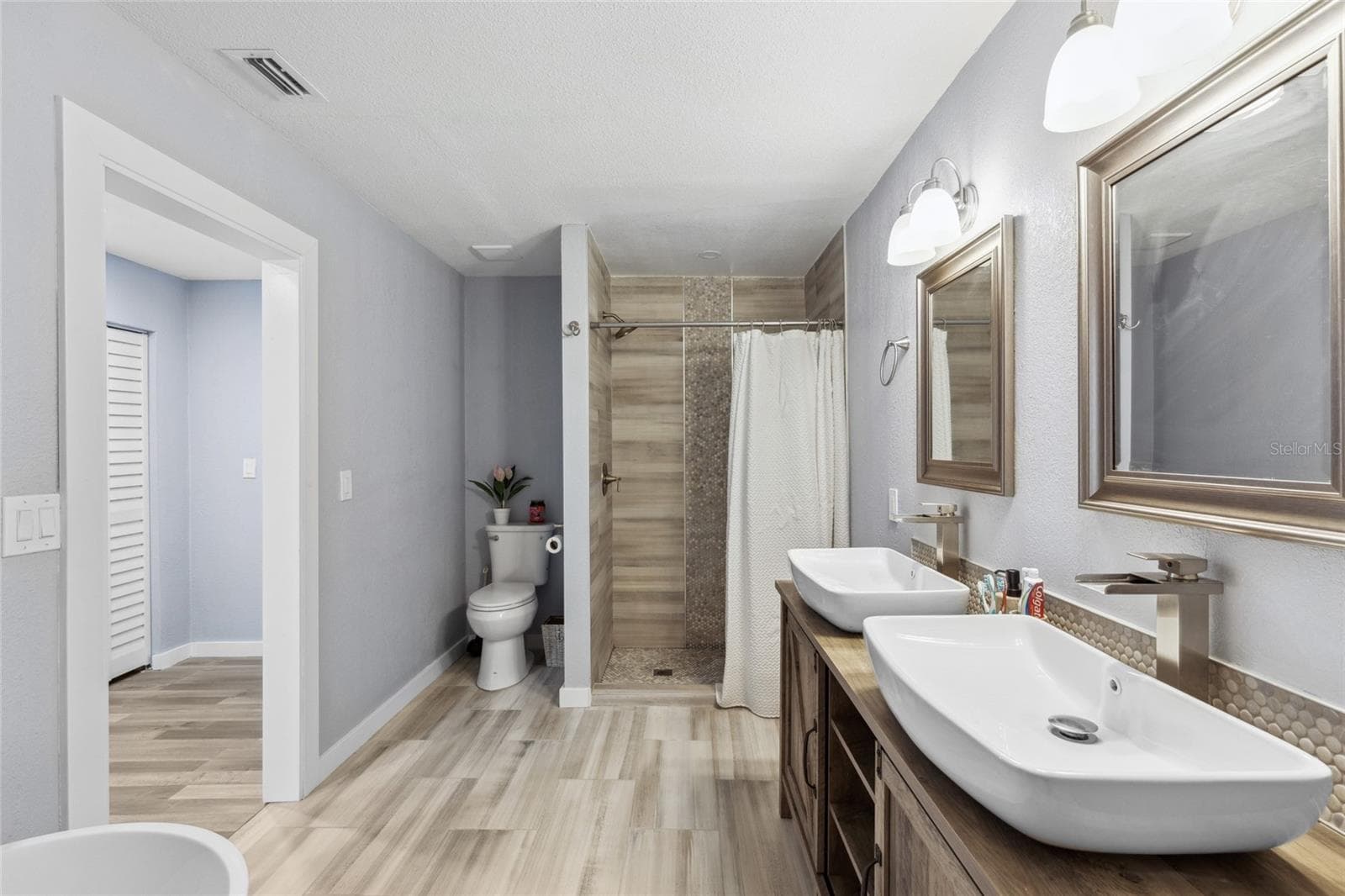 Master Bath - 1845 SW HALTIWANGER RD, LAKE CITY