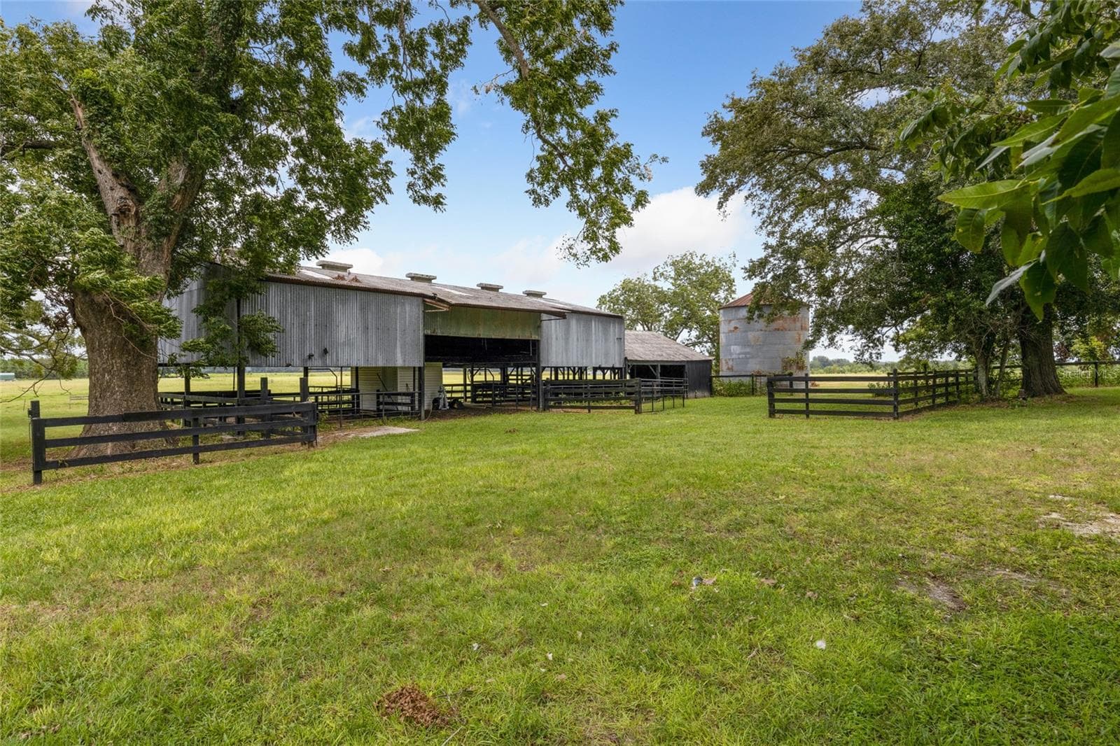 Barn - 1845 SW HALTIWANGER RD, LAKE CITY