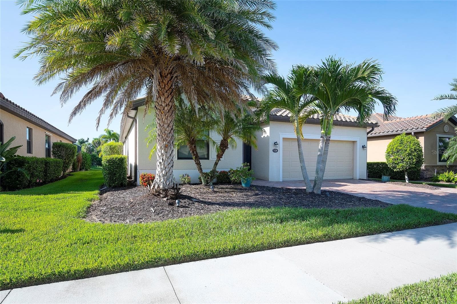 Professionally Landscaped Exterior - 7130 QUIET CREEK DR, BRADENTON
