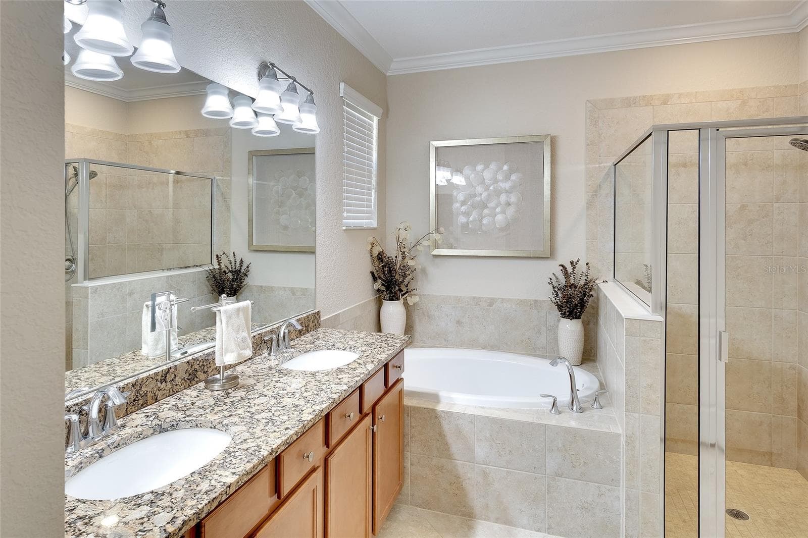 Dual Sinks, Soaking Tub, & Walk-in Shower - 7130 QUIET CREEK DR, BRADENTON