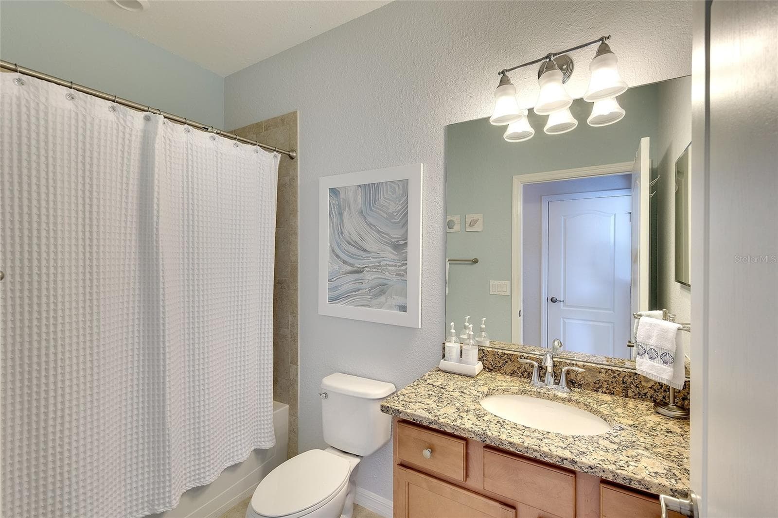Full Guest Bathroom - 7130 QUIET CREEK DR, BRADENTON