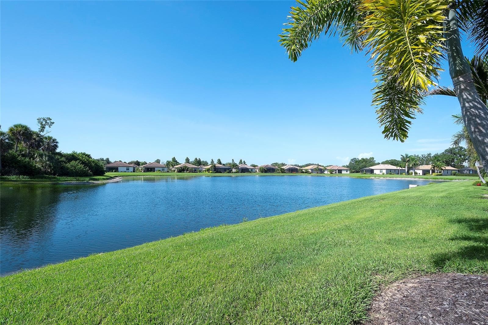 Private Lakefront Setting - 7130 QUIET CREEK DR, BRADENTON