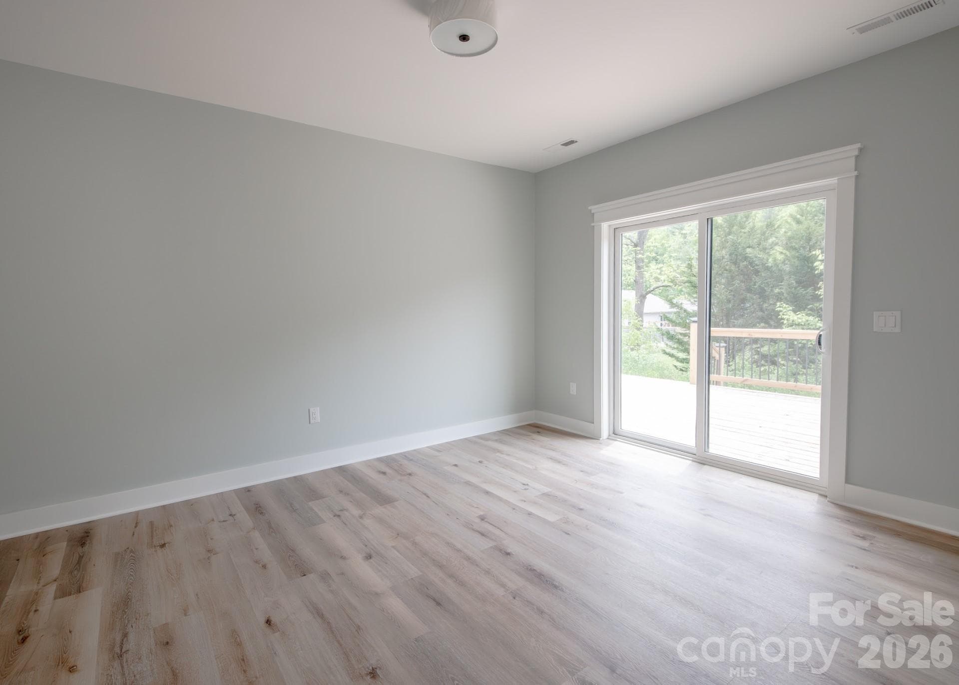 Single Family Residence at Hendersonville, photo 2 of 34
