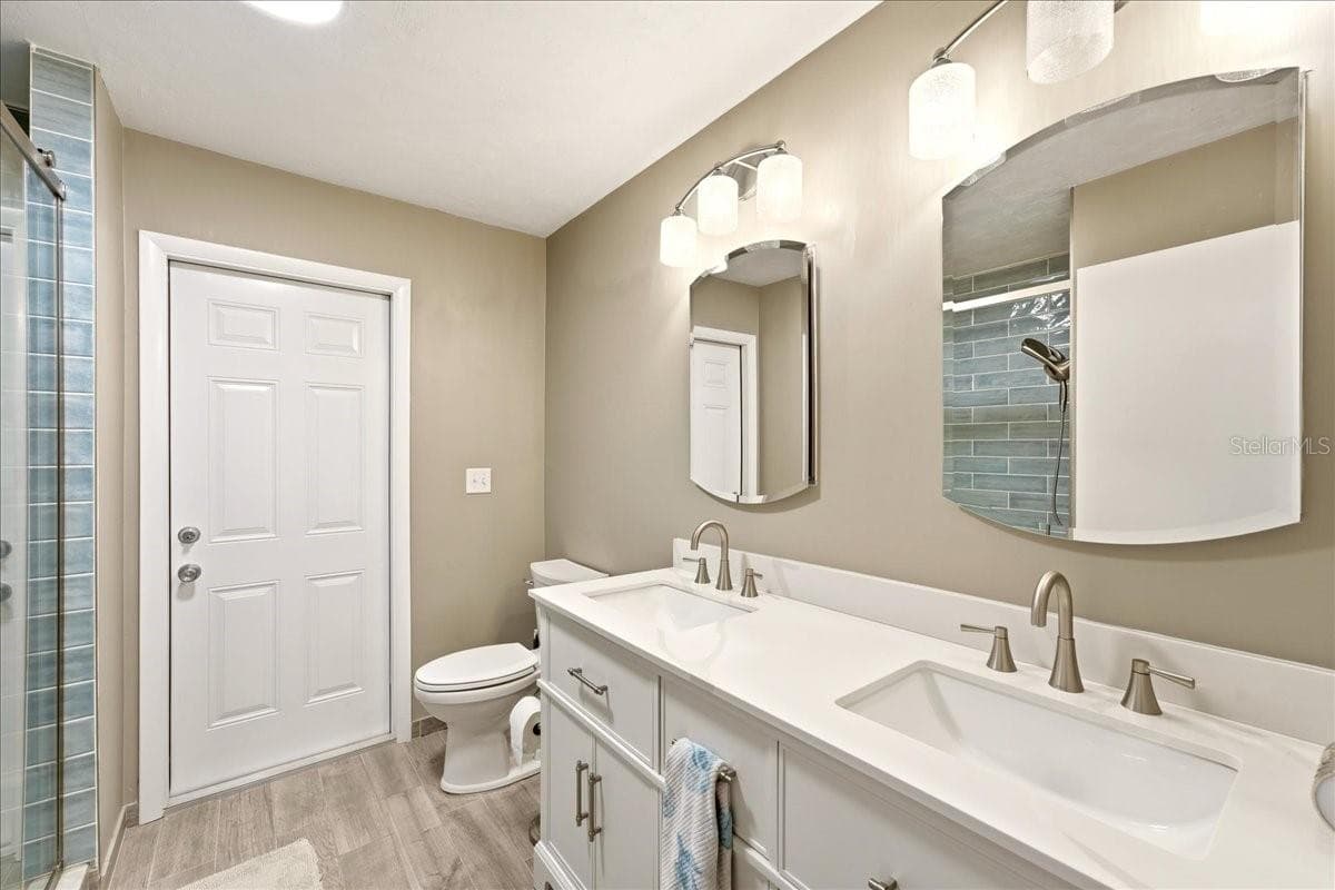 Guest bath/ pool bath - 413 SIGNORELLI DR, NOKOMIS