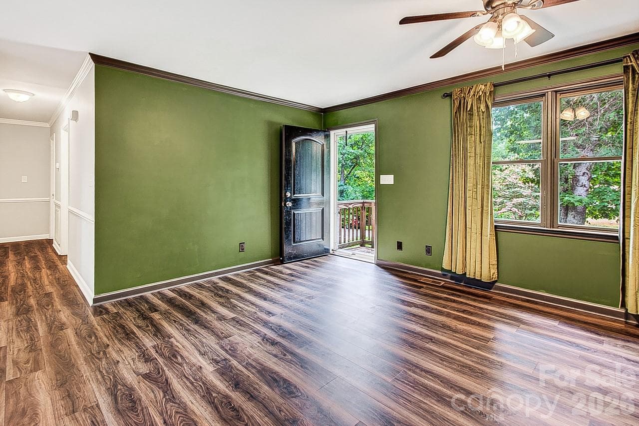 Single Family Residence at 4918 Kaysboro Drive, Winston Salem, photo 3 of 24
