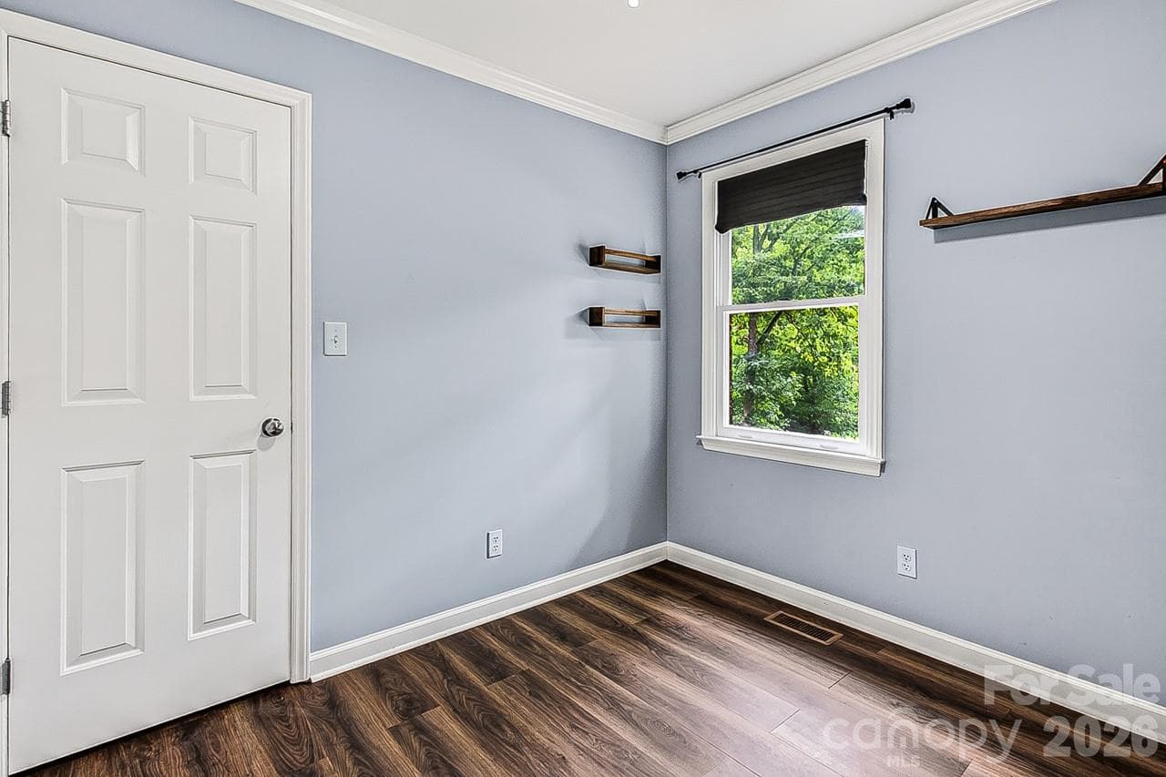 Single Family Residence at 4918 Kaysboro Drive, Winston Salem, photo 10 of 24