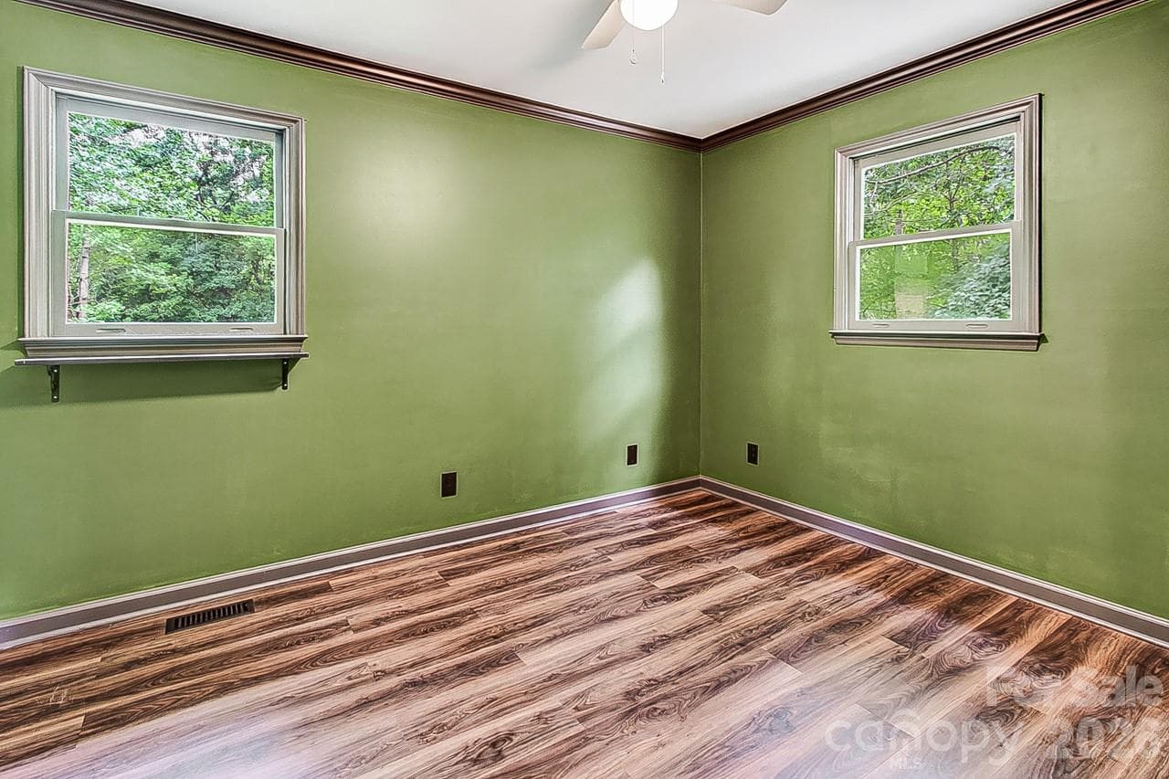 Single Family Residence at 4918 Kaysboro Drive, Winston Salem, photo 13 of 24