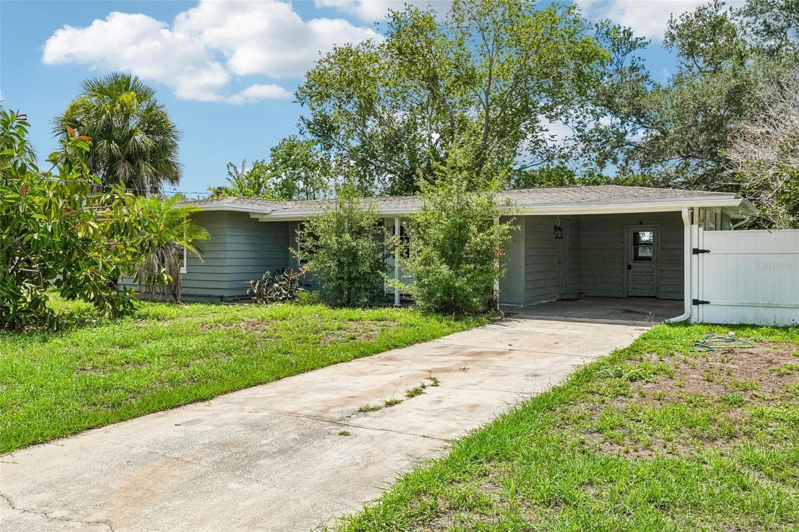 520 FAIRFAX LN
