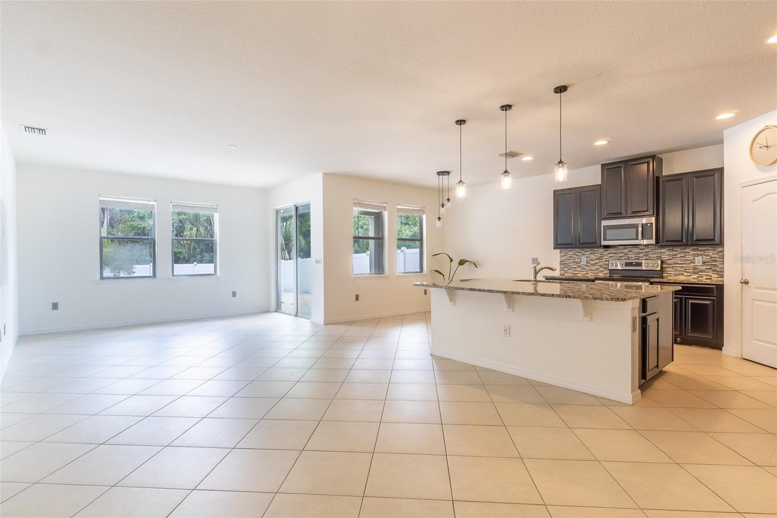 Single Family Residence at 12152 LEDBURY COMMONS DR, GIBSONTON, photo 5 of 43