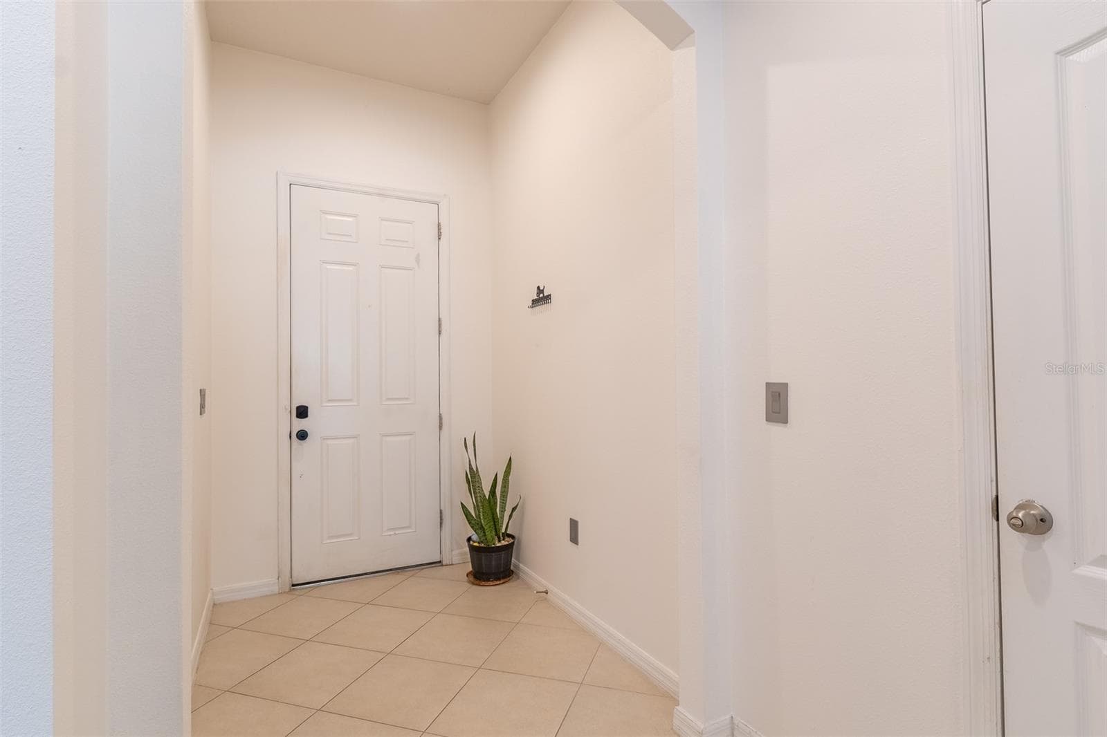 Single Family Residence at 12152 LEDBURY COMMONS DR, GIBSONTON, photo 8 of 43