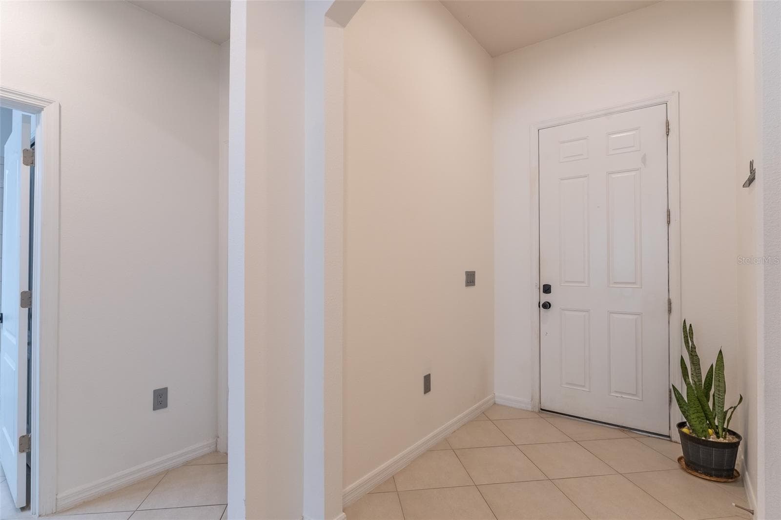 Single Family Residence at 12152 LEDBURY COMMONS DR, GIBSONTON, photo 9 of 43