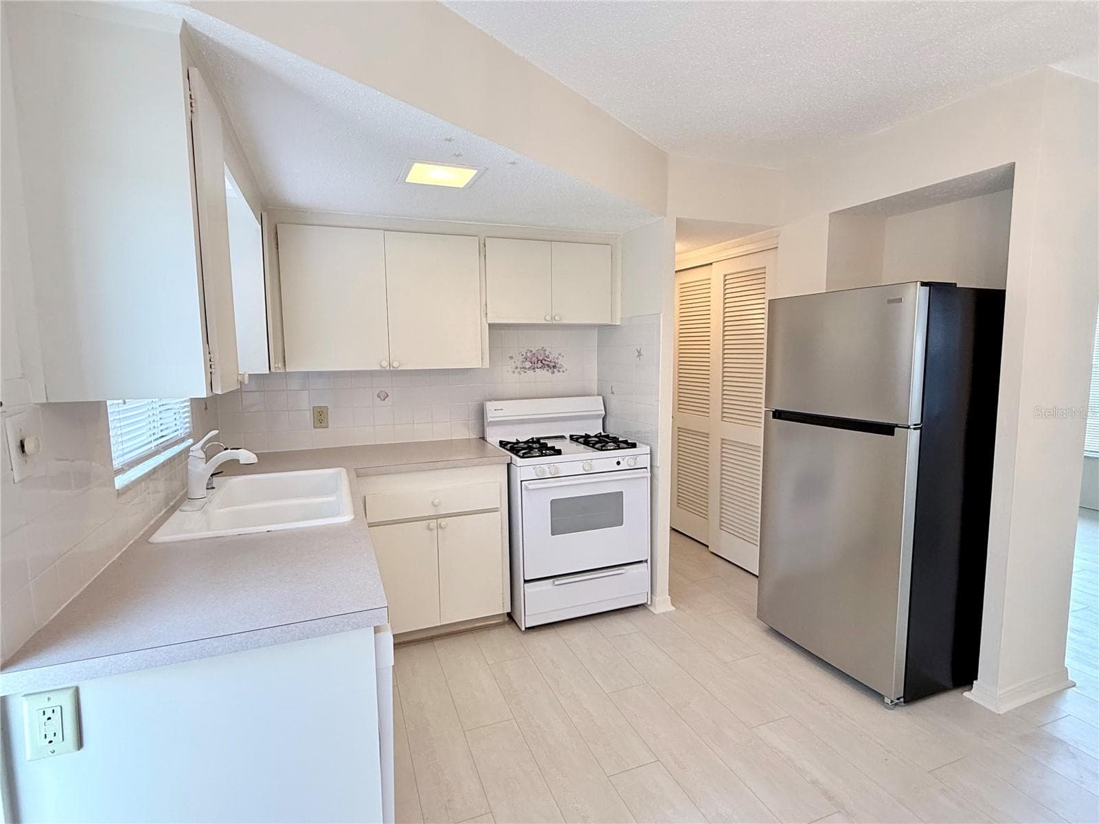 Villa at 7847 39TH TER N, ST PETERSBURG, photo 7 of 22