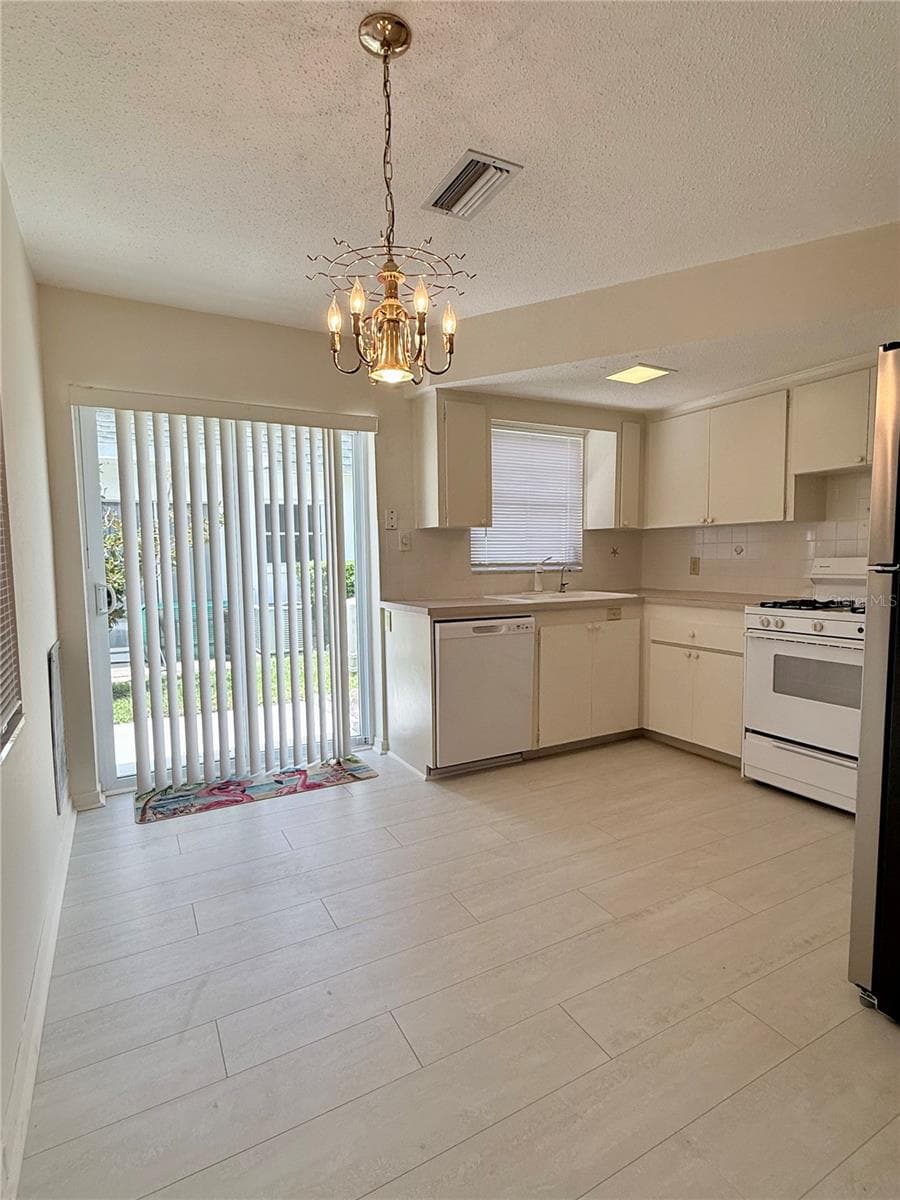 Villa at 7847 39TH TER N, ST PETERSBURG, photo 5 of 22