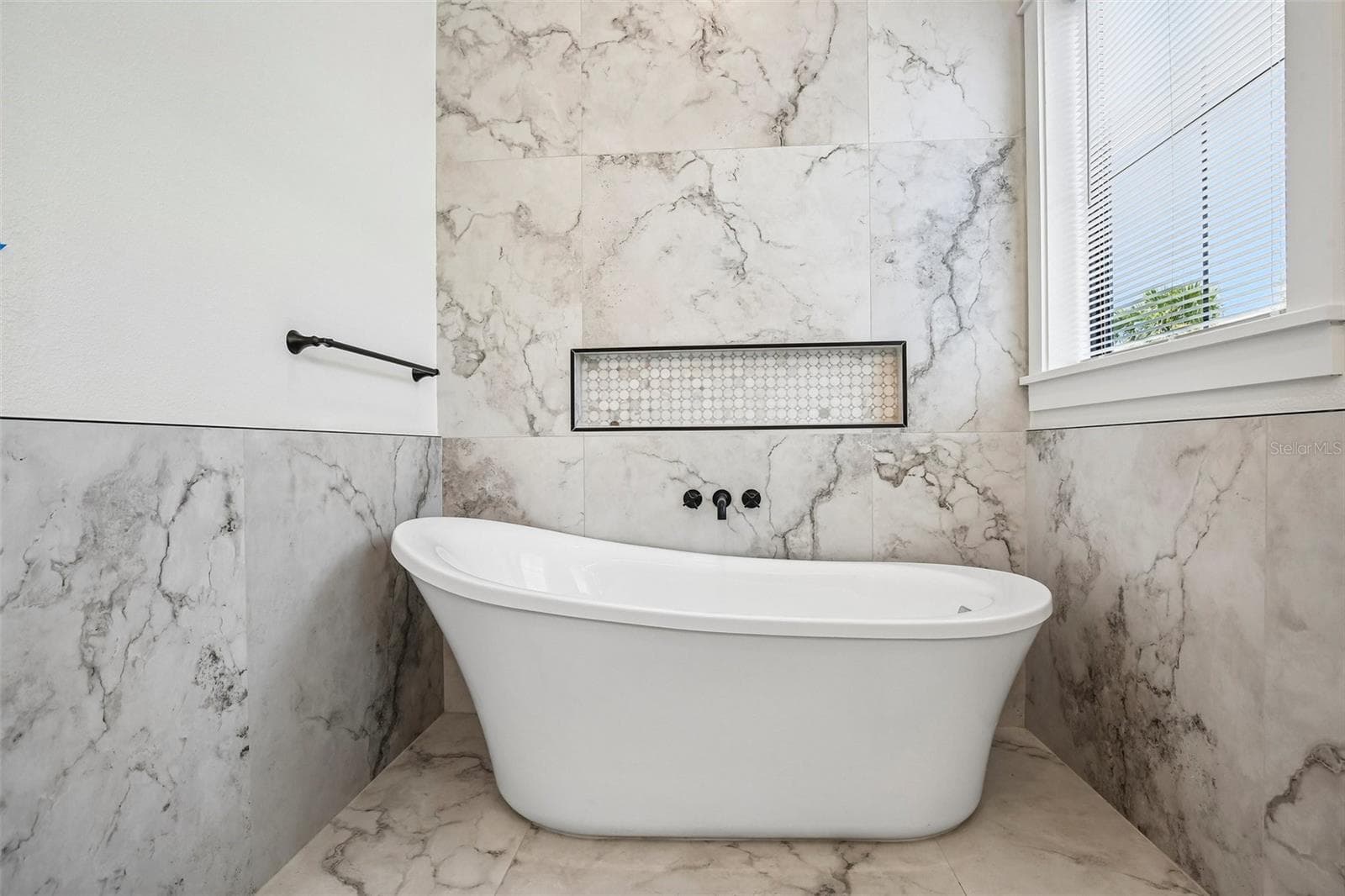 Soaking Tub - 3819 71ST ST N, ST PETERSBURG