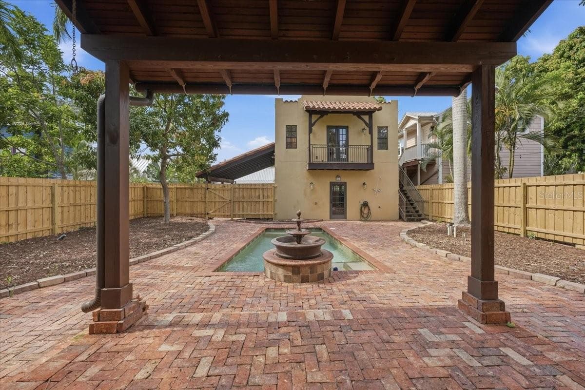 Covered Patio with Fans - 1719 7TH ST, SARASOTA