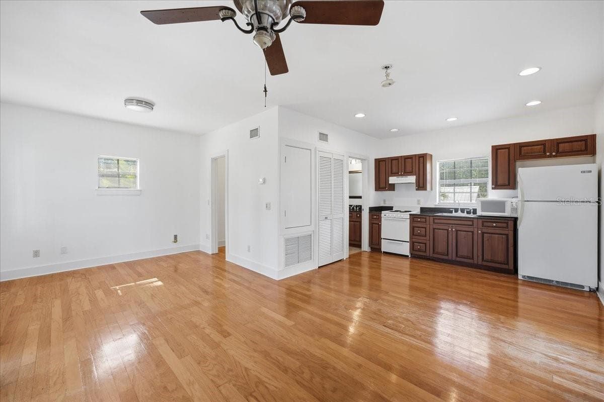 484 Sq Ft Studio Casita - 1719 7TH ST, SARASOTA