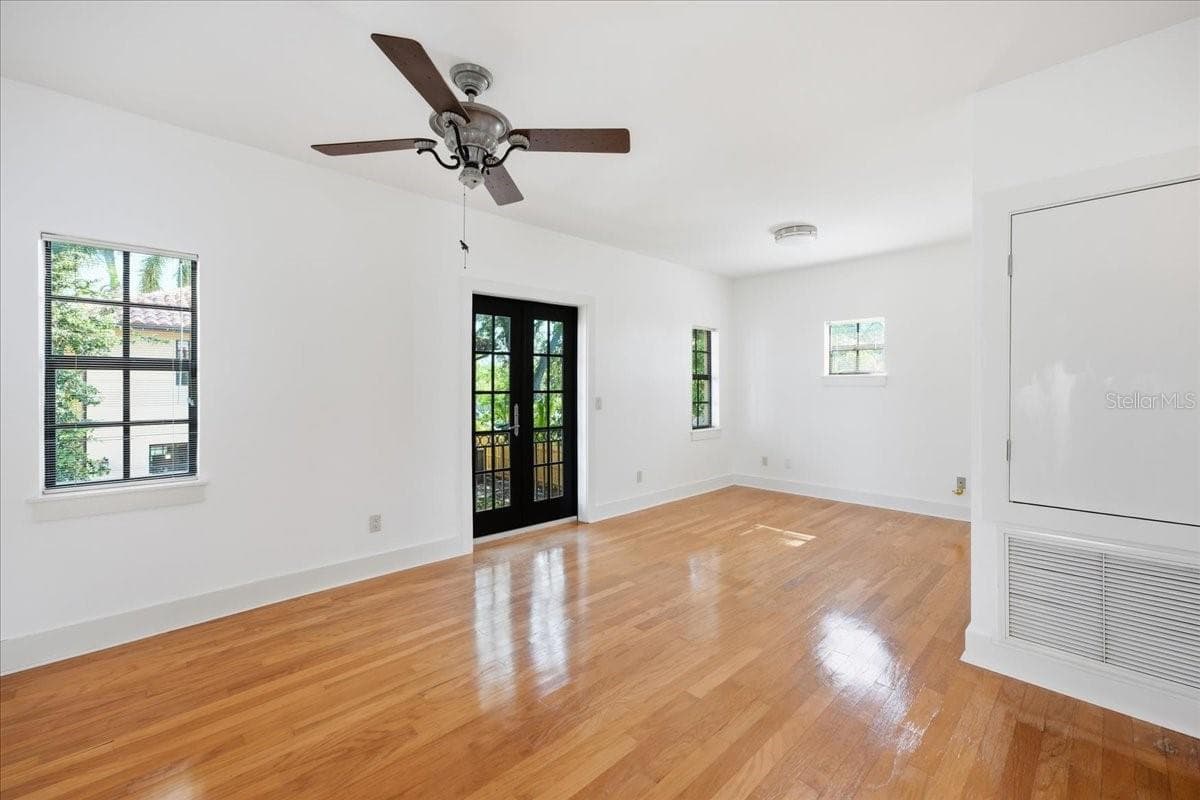 Solid Oak Hardwood Flooring - 1719 7TH ST, SARASOTA