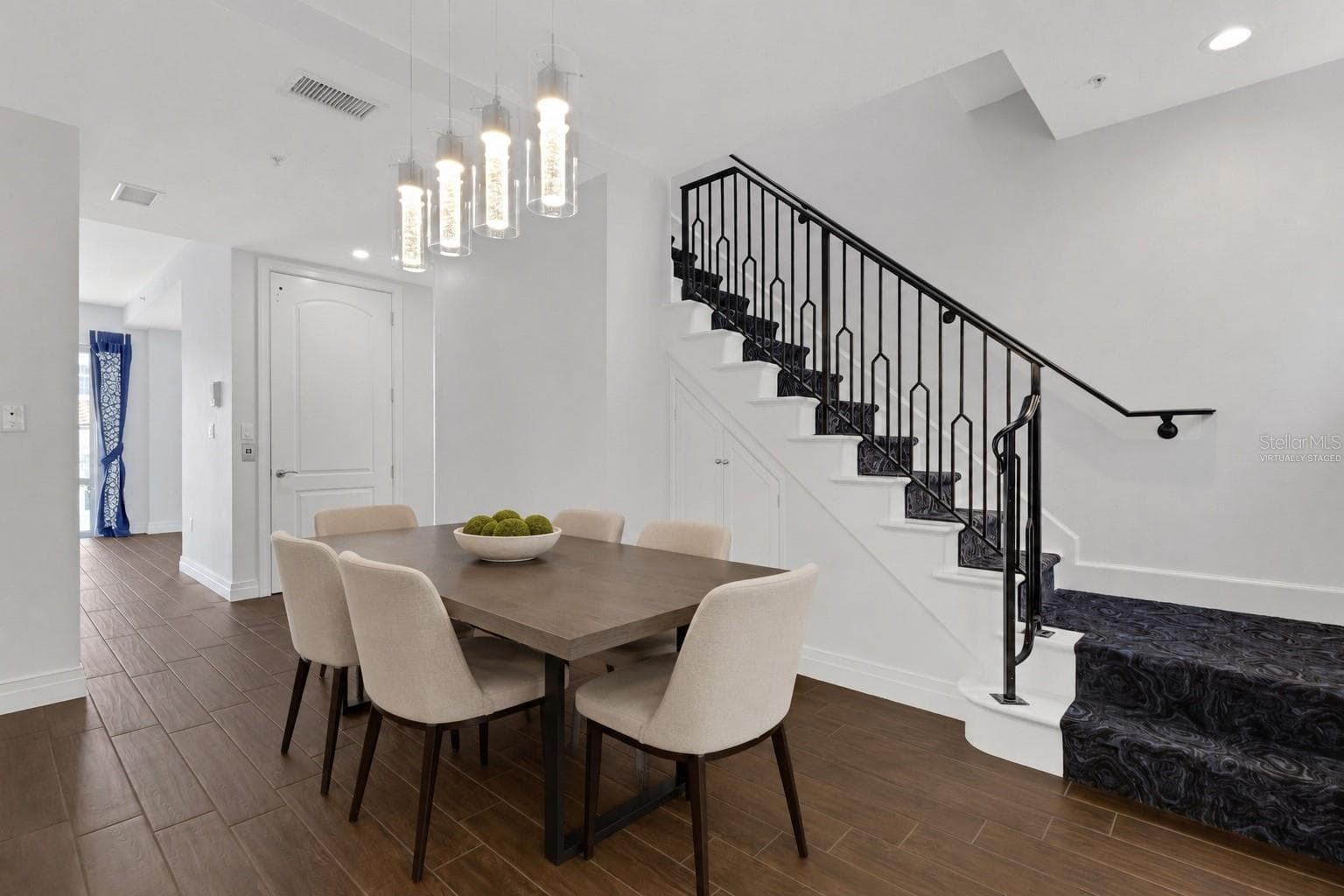 Virtually Staged - 235 COCOANUT AVE #108B, SARASOTA