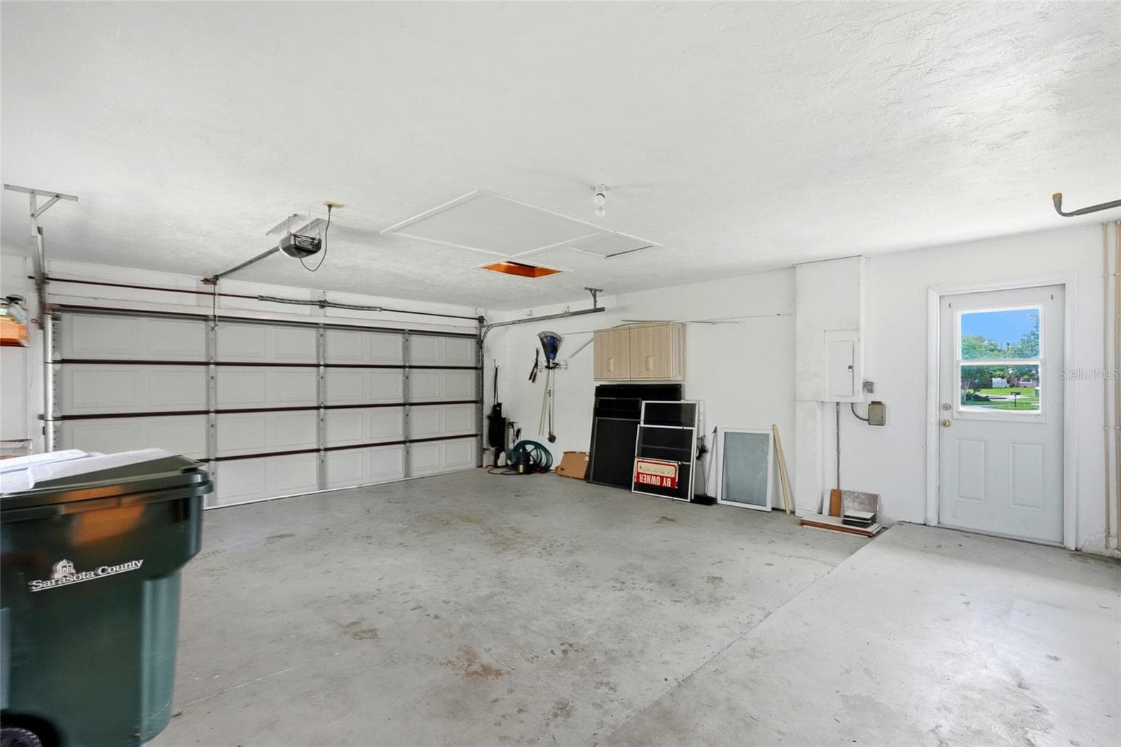2-CAR GARAGE - 2711 GULF GATE DR, SARASOTA