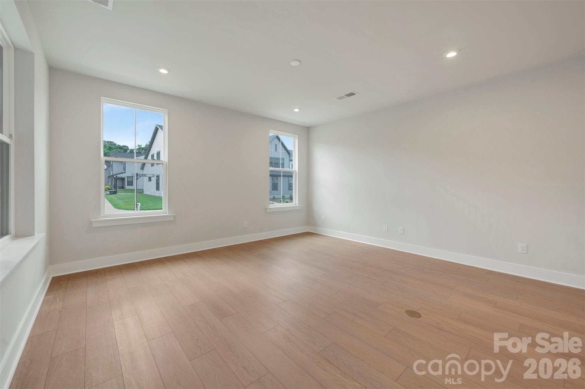 Light filled living room - 314 Ardmore Drive, Belmont