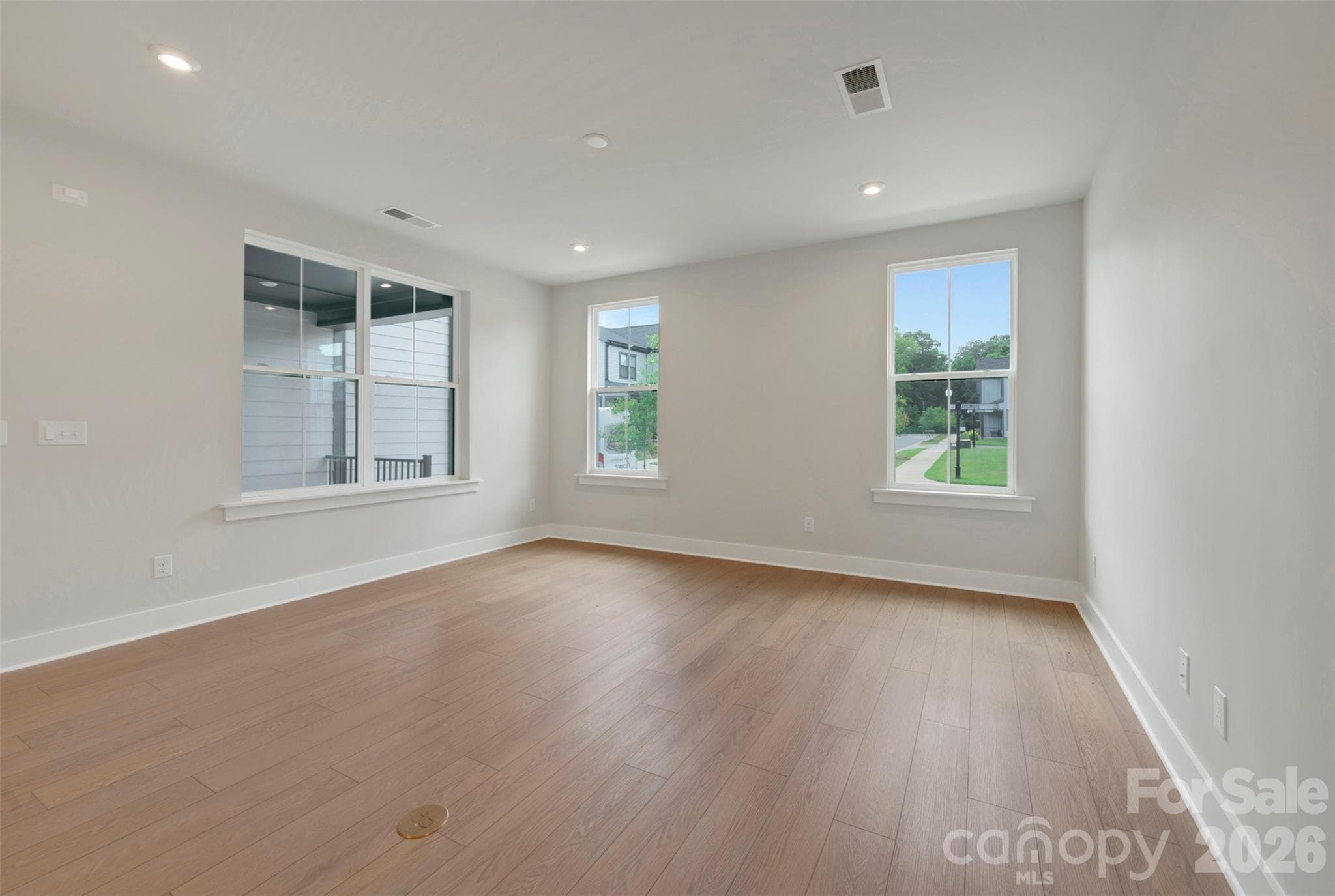 Light filled living room - 314 Ardmore Drive, Belmont