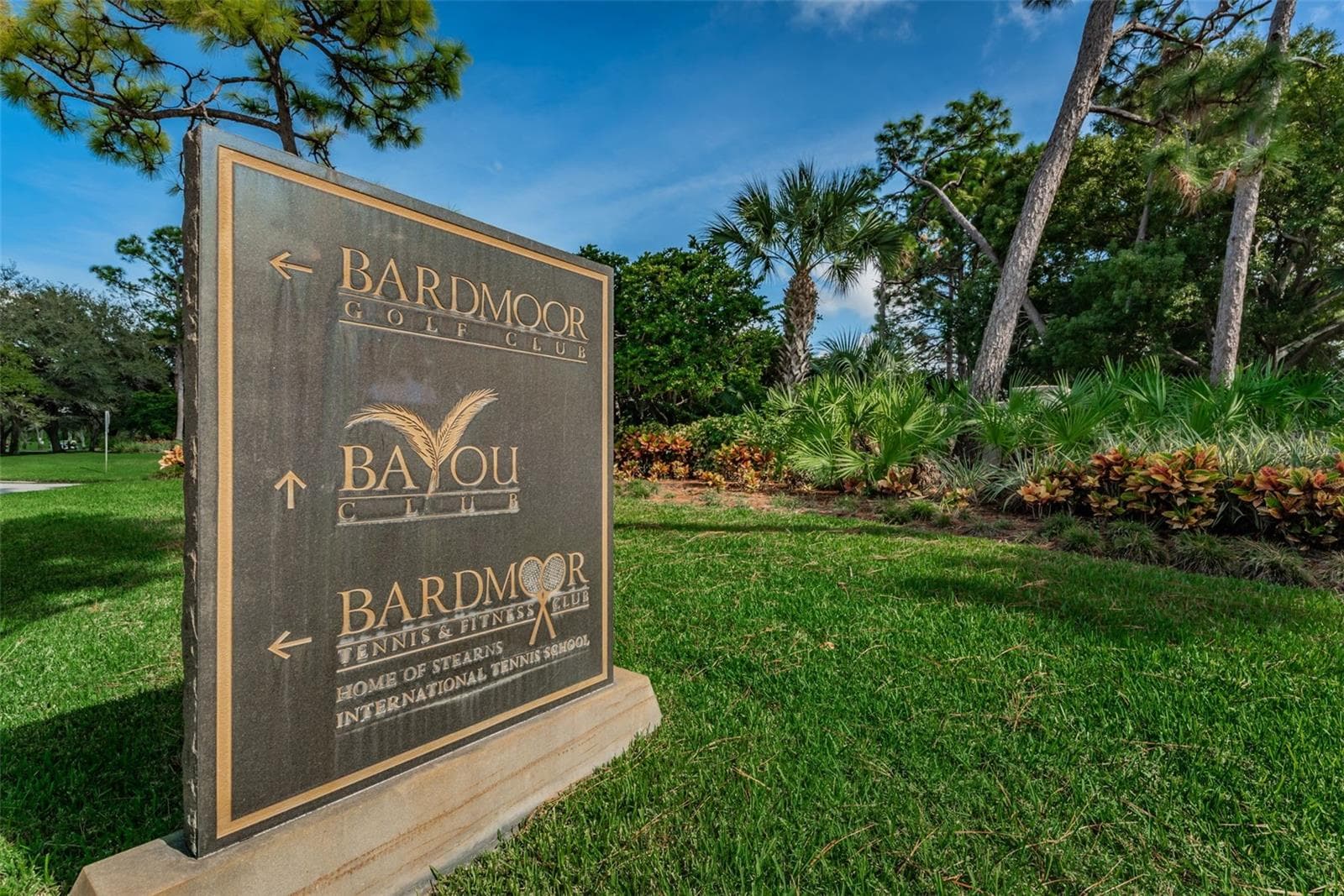 This is it! - 10479 LONGWOOD DR, SEMINOLE